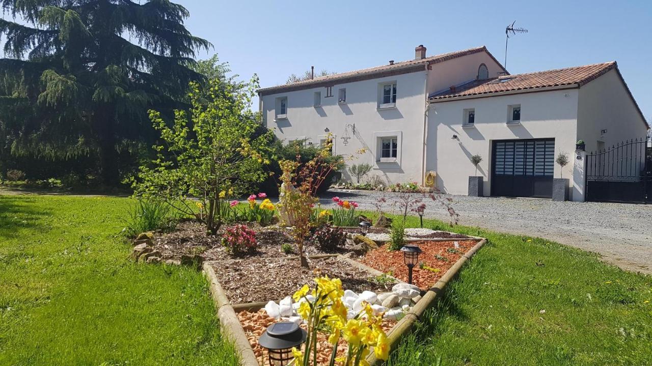 Bed and Breakfast La Grange D'Helene Cholet Exterior foto